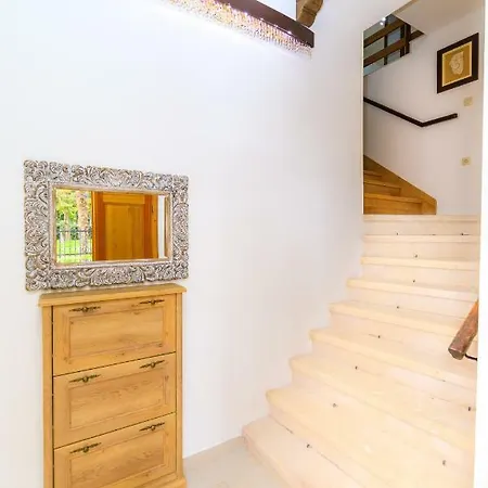 Obrov Holiday home
